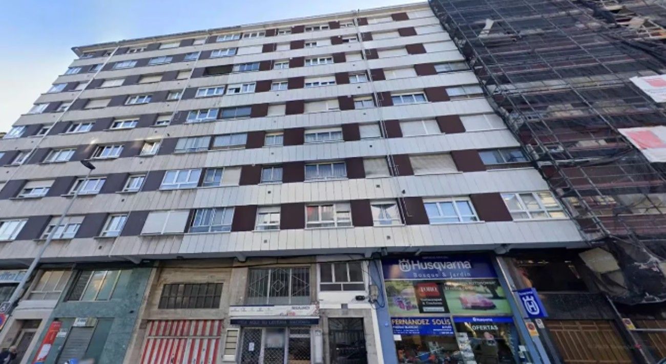 España: una mujer saltó de un quinto piso con su hija de 7 años en brazos