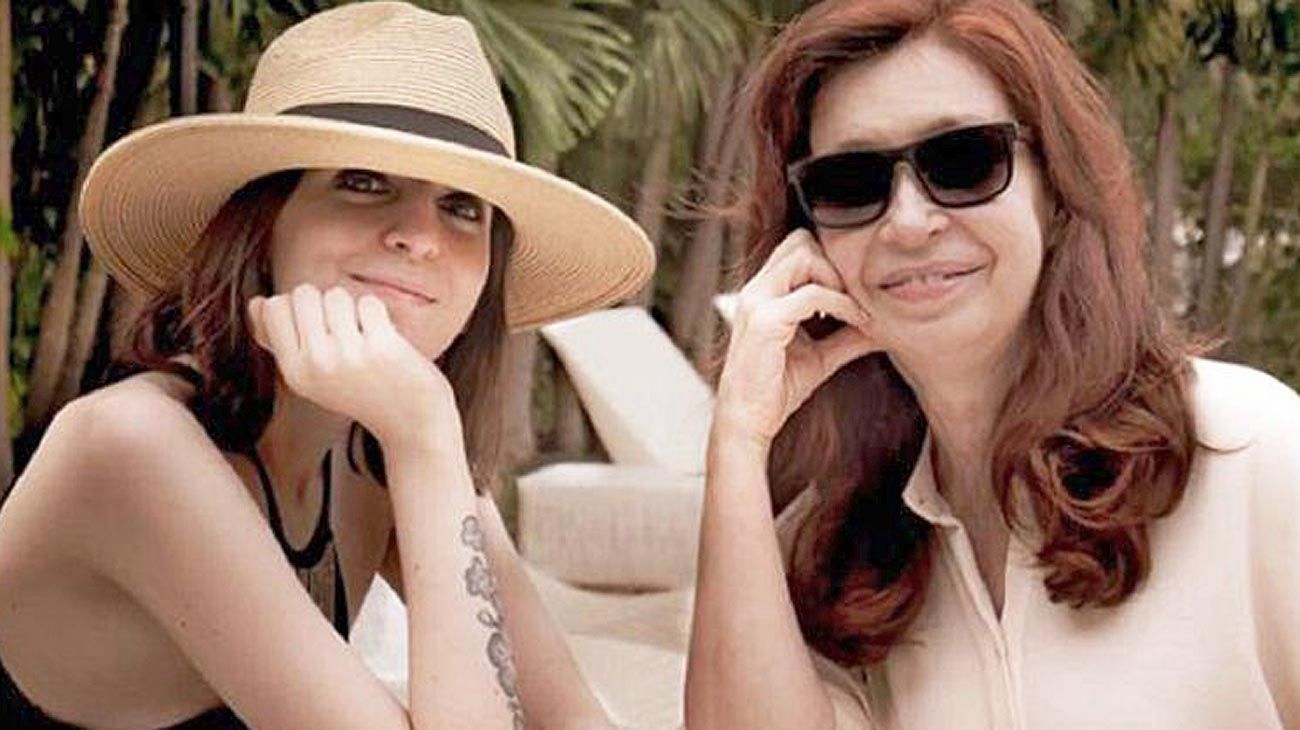 Cristina anunció que mañana volverá al país junto a Florencia
