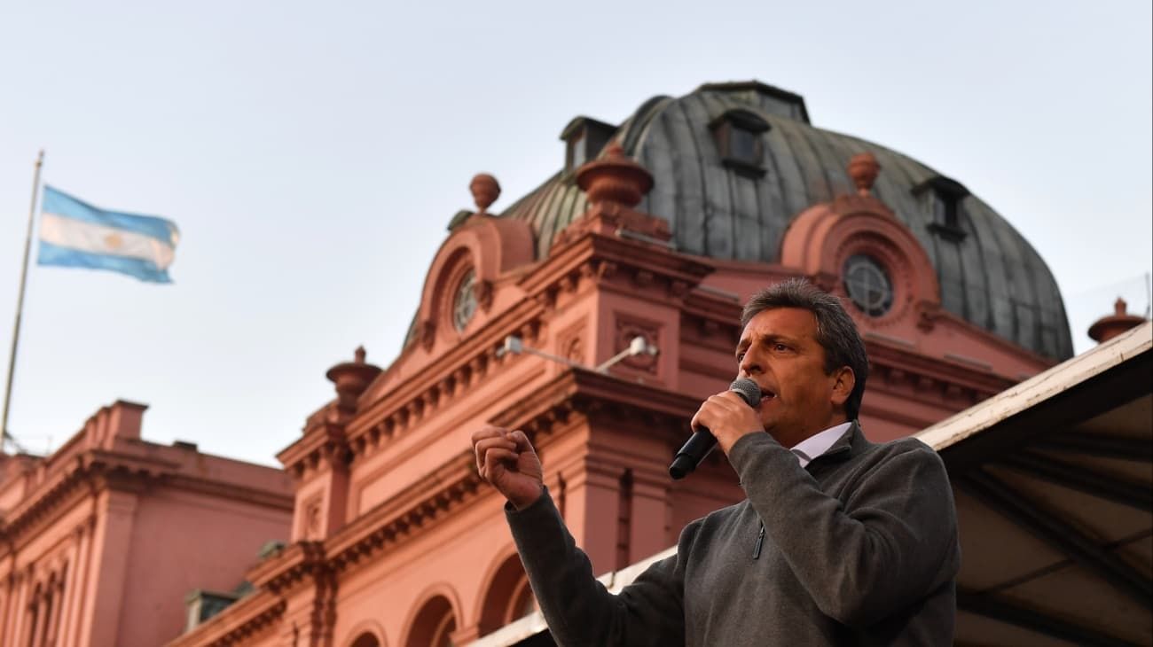 Massa: "Si tienen que ahorrar compren un autito, no me vayan a comprar dólares"