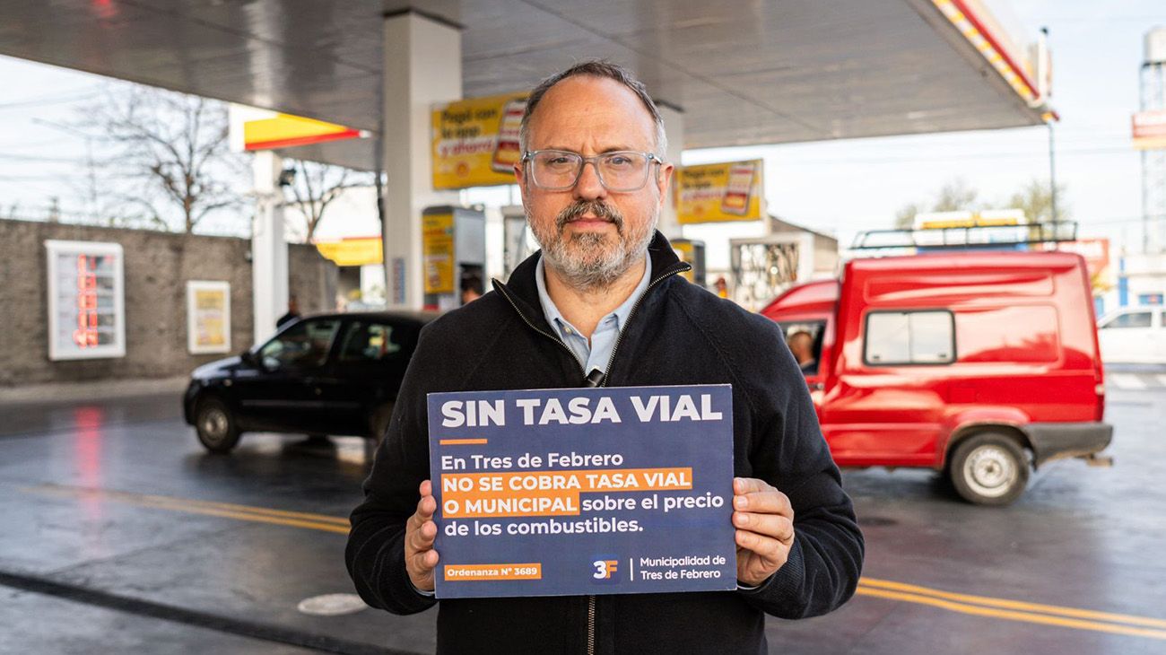 Valenzuela le dice no a la Tasa Vial: su cartel en las estaciones de servicio y el aval de Caputo