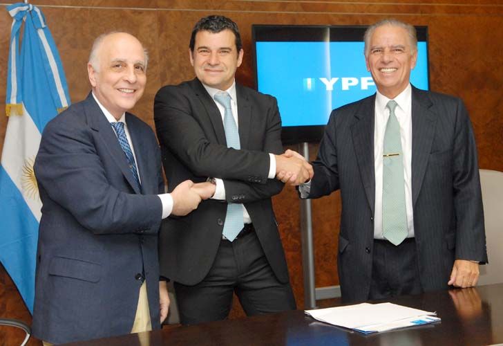 Galuccio se acerca a las gigantes petrochinas que ya están en el país
