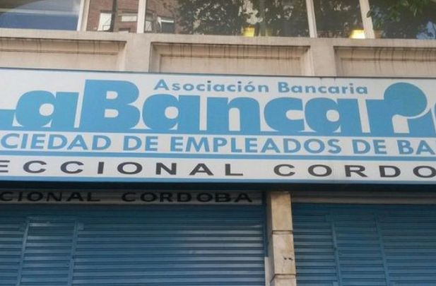 Los bancarios acordaron aumento salarial y le ganan a la inflación