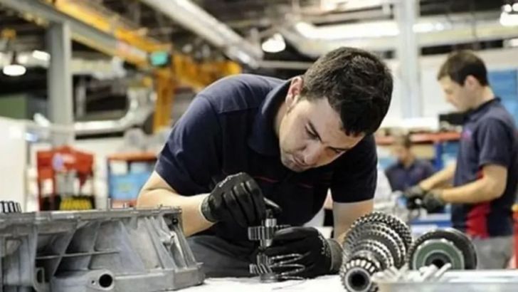 En la cornisa, industriales tienden puente a la política para destrabar importaciones