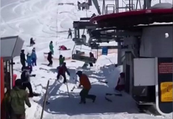 Una aerosilla fuera de control lanzó a los pasajeros por los aires