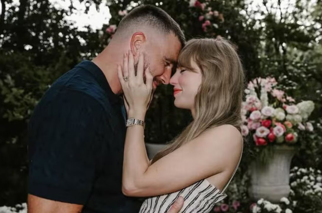 Taylor Swift y Travis Kelce anunciaron su casamiento: las fotos de la romántica propuesta
