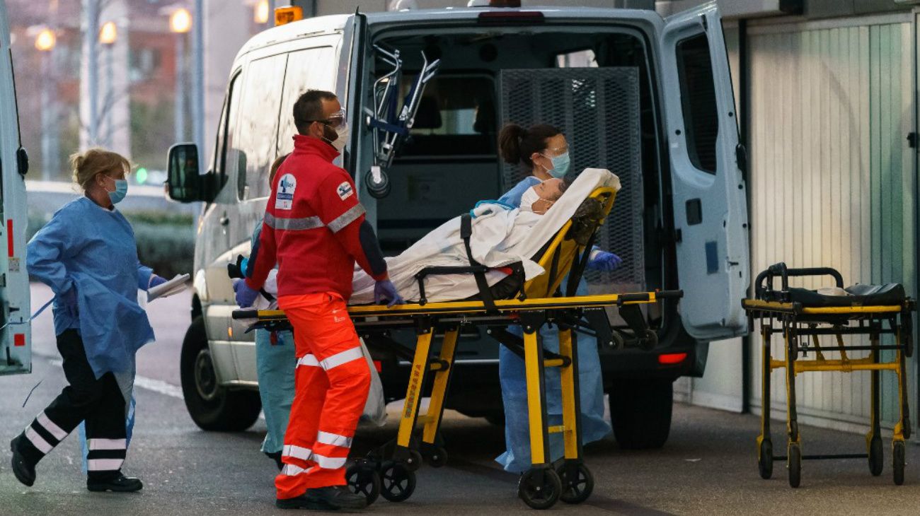 Los gobernantes deberían dejar de perder tiempo y combatir el virus, dijo la OMS