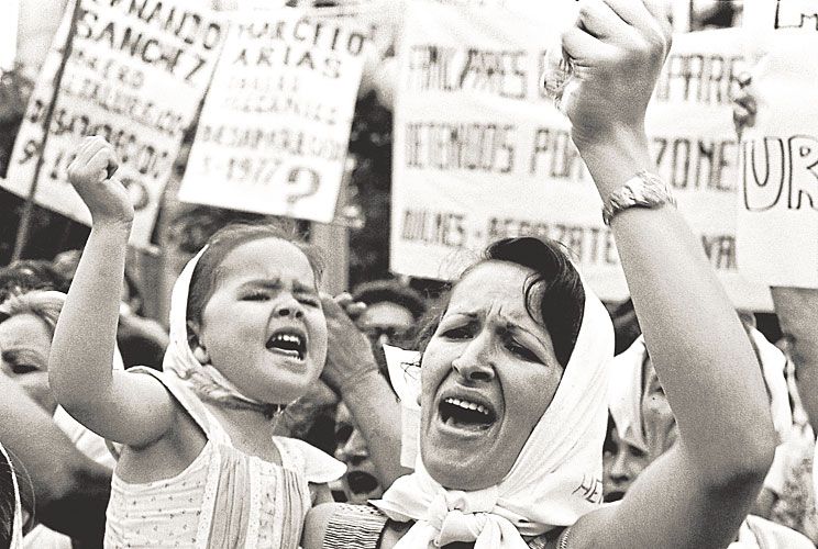 “Muchas mujeres volvieron feministas del exilio”