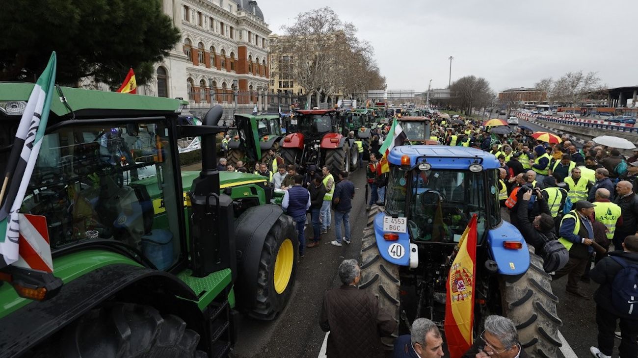 Agricultores españoles llevaron sus tractores al centro de Madrid