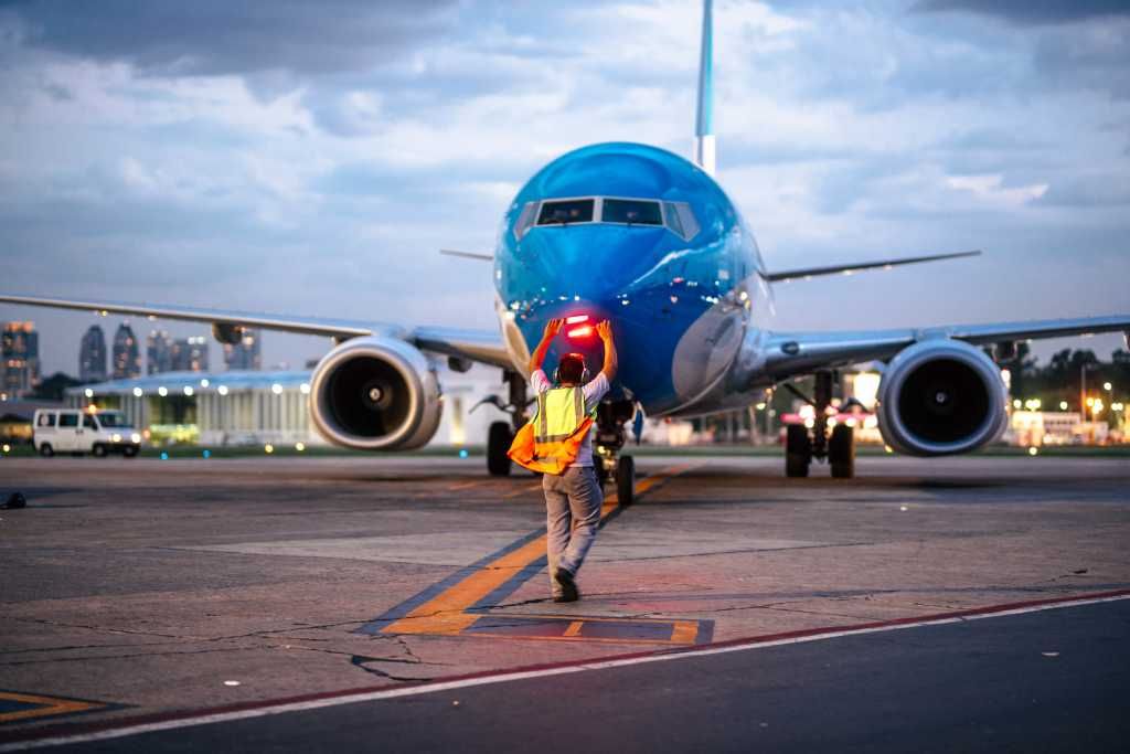 Aerolíneas Argentinas ahora cobra algunos equipajes como las low cost
