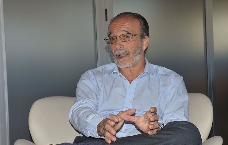 López: “Parece que quieren sacar un proyecto entre gallos y medianoche”