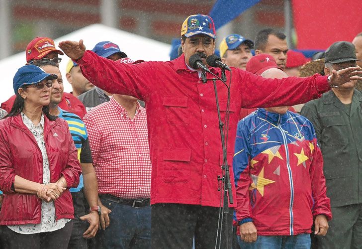 Acorralado por las críticas, el chavismo dio marcha atrás con su golpe judicial