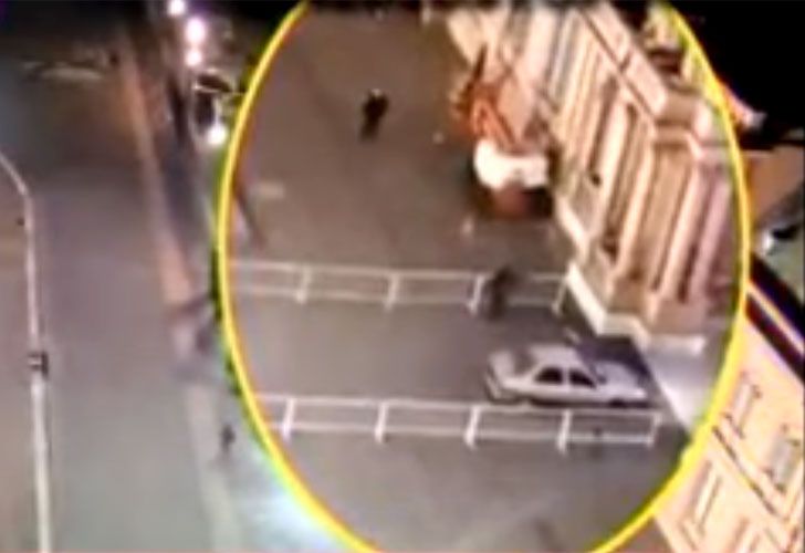Un auto arremetió contra la Casa Rosada
