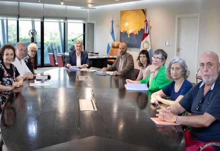 Llaryora ratificó los programas culturales y se pronunció en contra del cierre del INT y el FNA