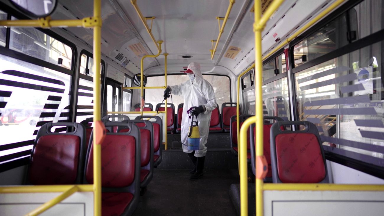 Amplían la capacidad permitida en colectivos, trenes y subtes en el AMBA