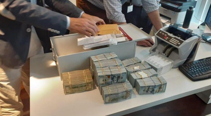 Tras la detención de su hijo, Azar y Valoni cerraron dos offshore