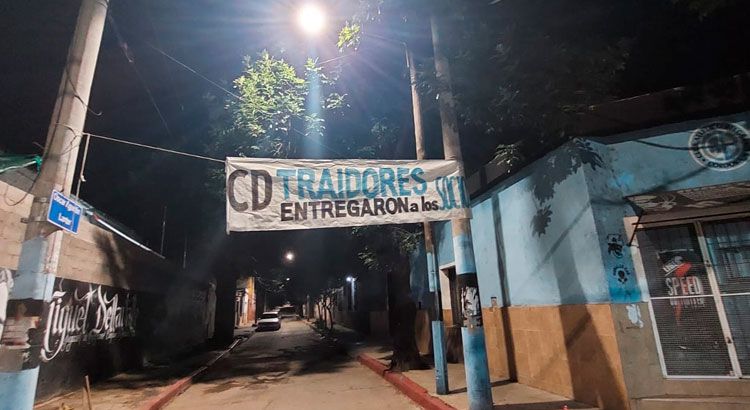 Alberdi amaneció con pasacalles contra dirigentes de Belgrano: la Policía los secuestró en el estadio