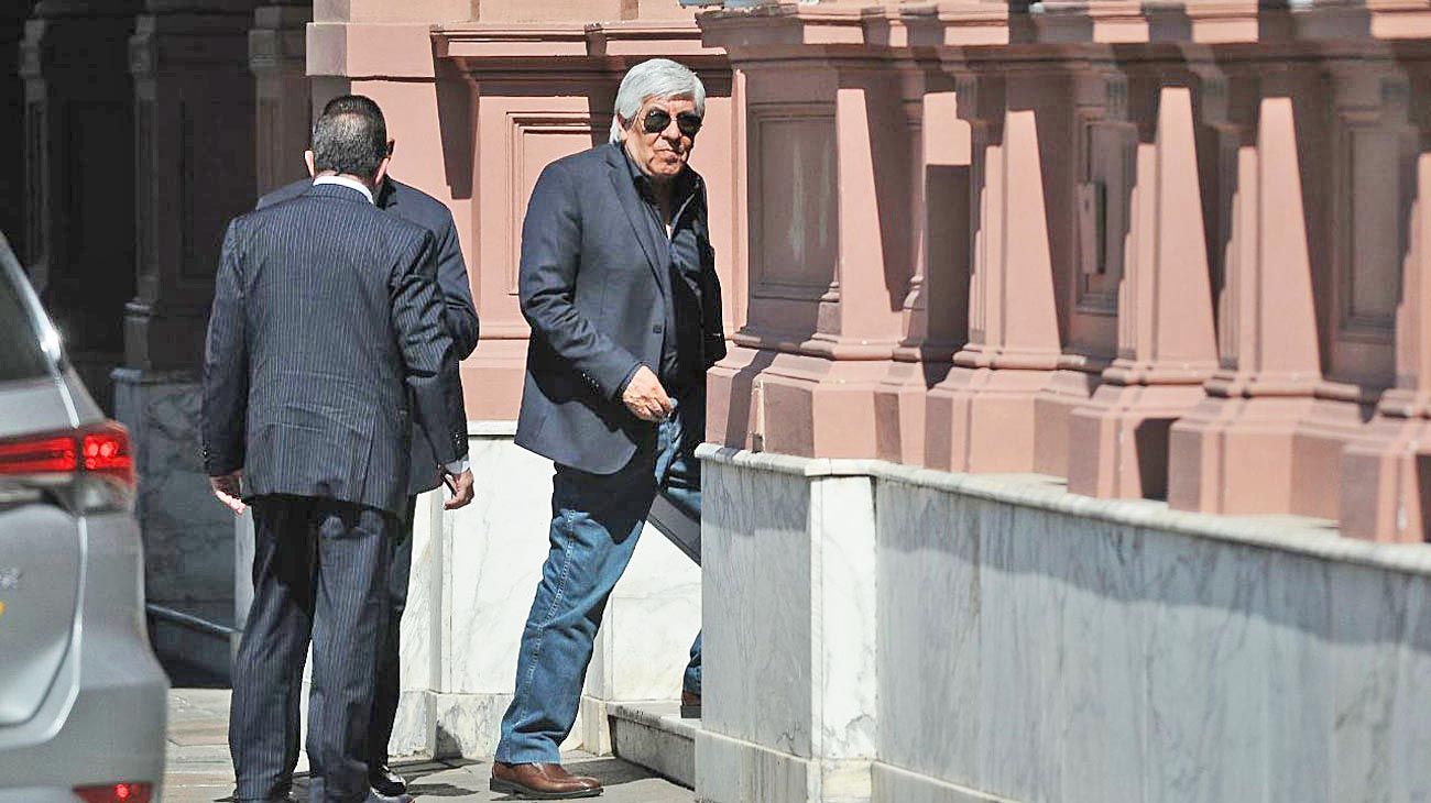 Hugo Moyano dijo 'presente' en el acto del Pacto Social, pero igual prepara protestas