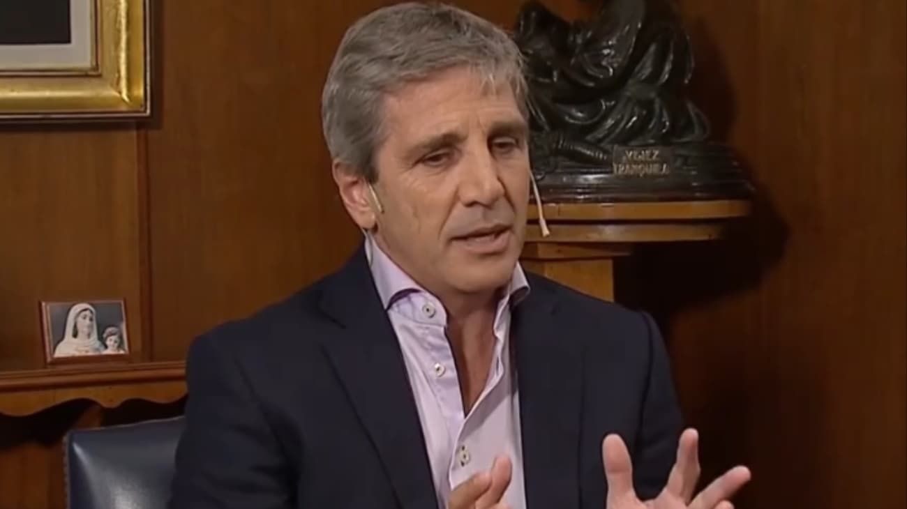Caputo dijo que la gente recibió "muy contenta" el ajuste y prometió que los jubilados cobrarán "aumentos más altos"