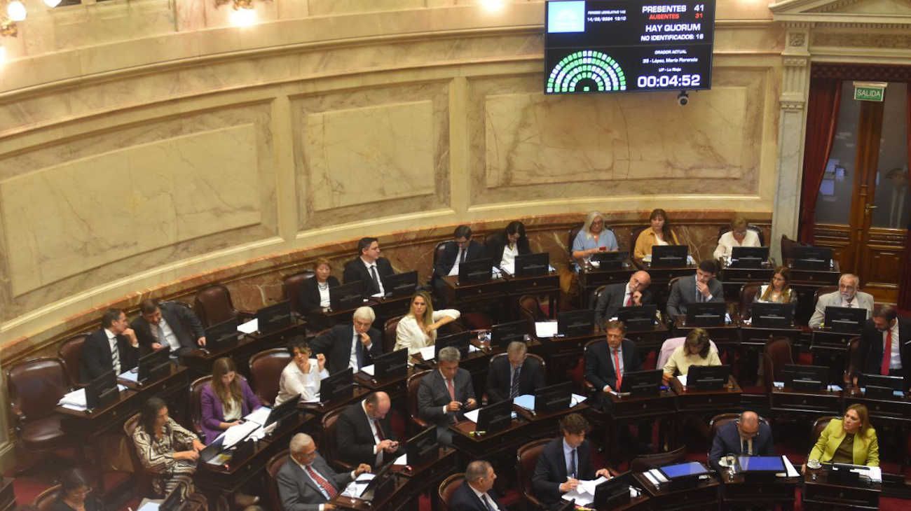 Las fotos de la sesión que culminó con el rechazo del DNU en el Senado