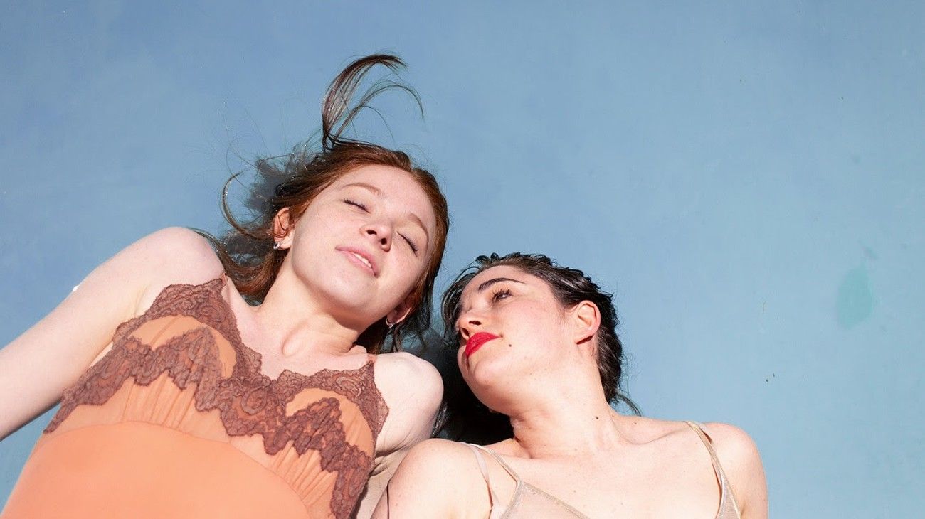Agustina Cabo y Carolina Kopelioff, hermanas en el teatro