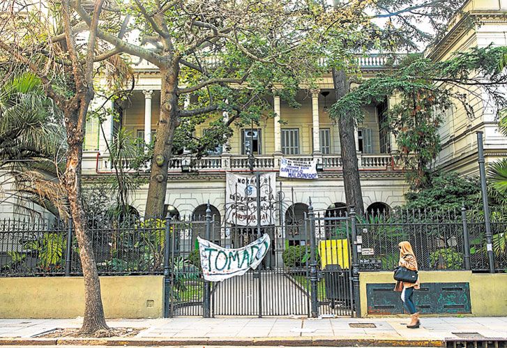 La educación pública debe educar al público