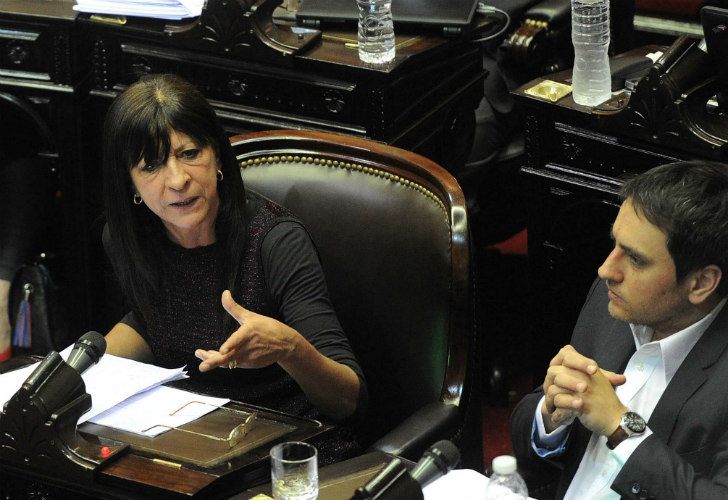 Conti, enardecida, le reclamó a empresarios: "Miren menos a Lanata"
