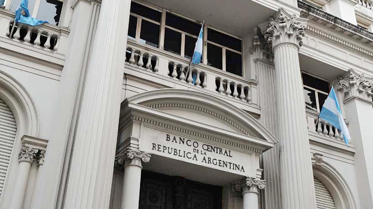 Consultoras estiman que BCRA debe sumar US$ 5.000 M a junio para cumplir con la meta