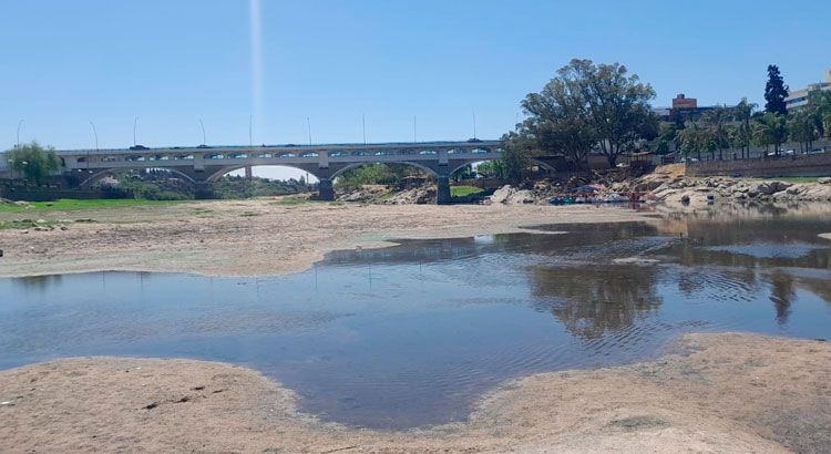 El lago San Roque alcanzó niveles críticos y se restringe el uso de agua en Carlos Paz