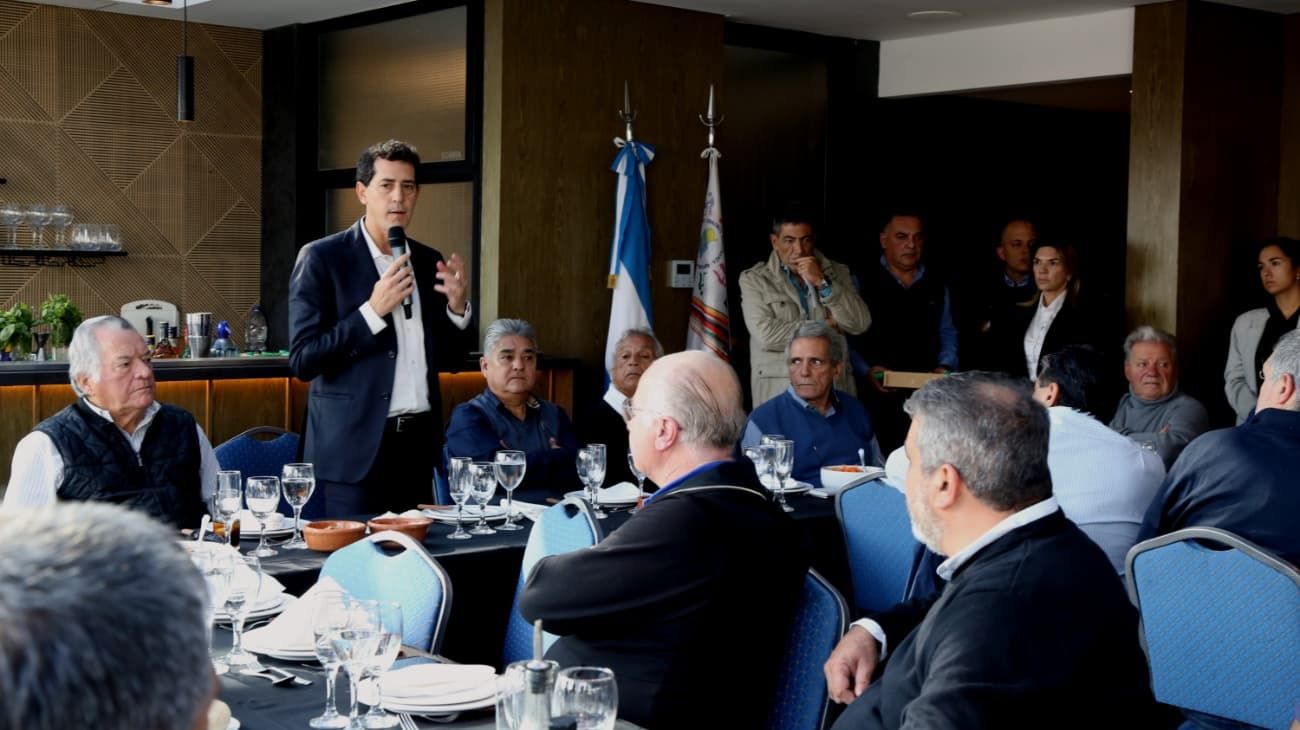 Avanza el operativo clamor por Wado de Pedro: recibió el apoyo de más de 40 gremios