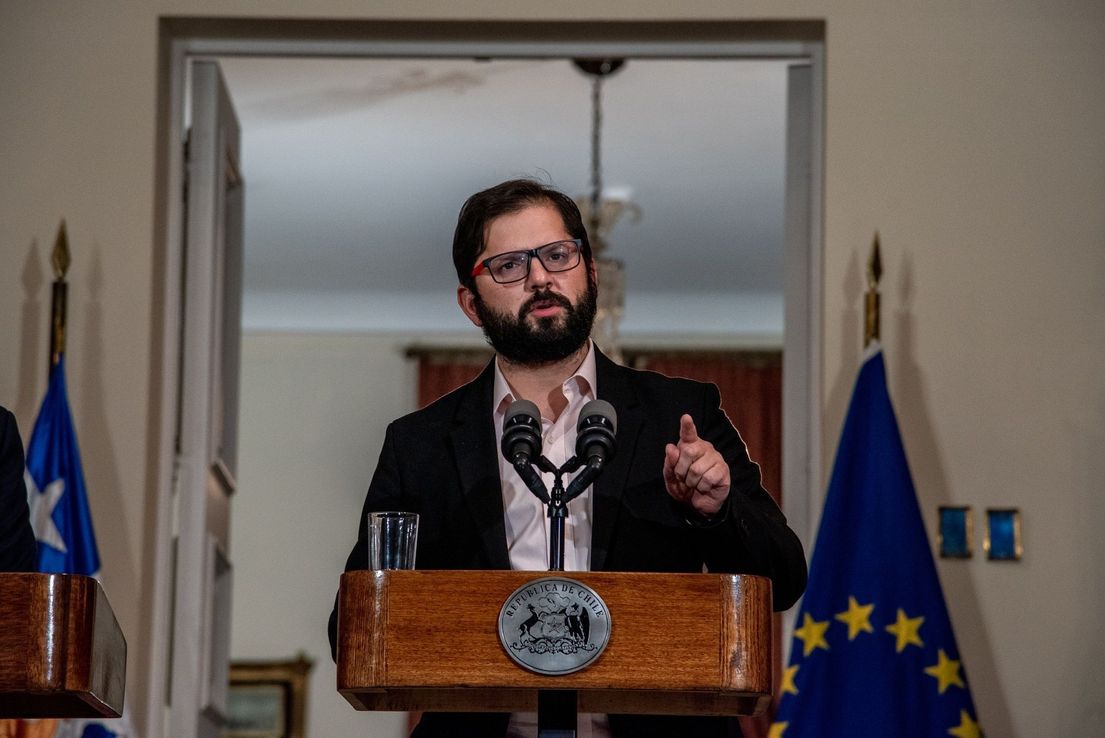 La confianza popular hacia Gabriel Boric cae en picada