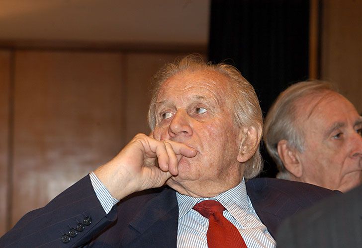 Demandan al papá de Máxima Zorreguieta