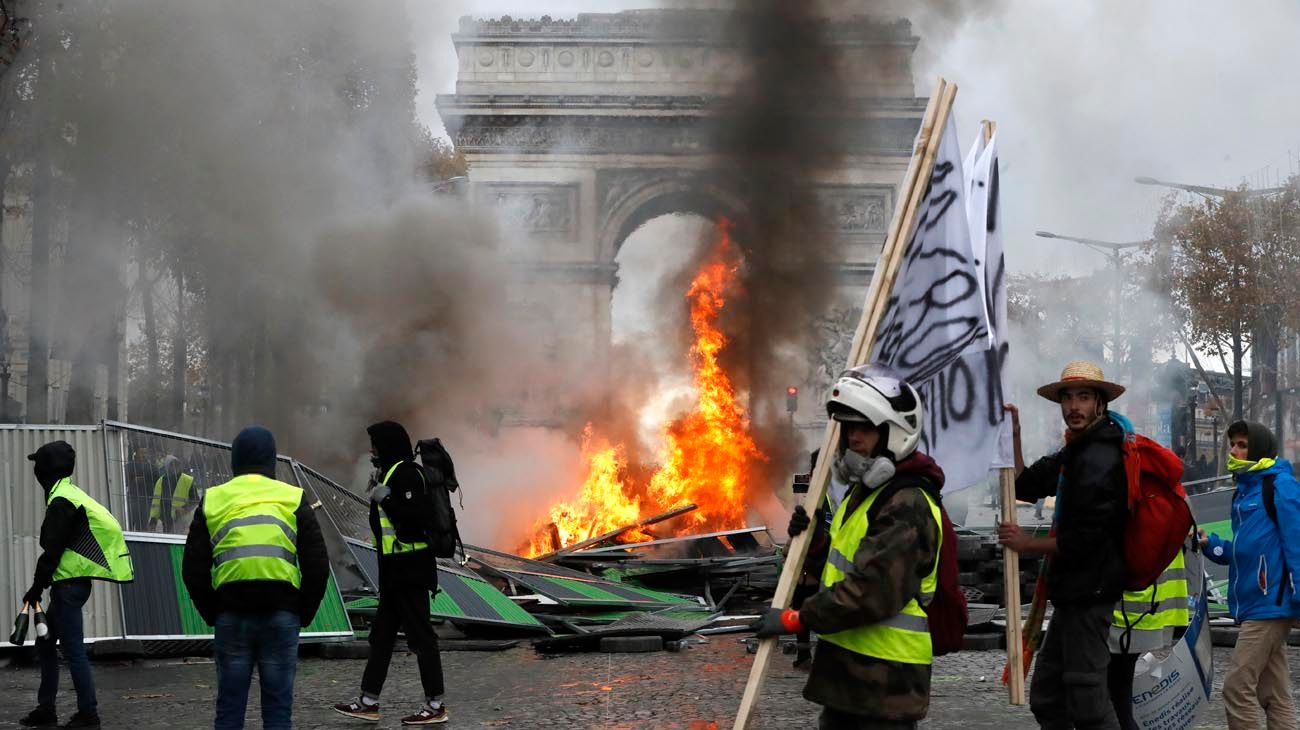 Ardió París: violencia y represión contra los ‘chalecos amarillos’