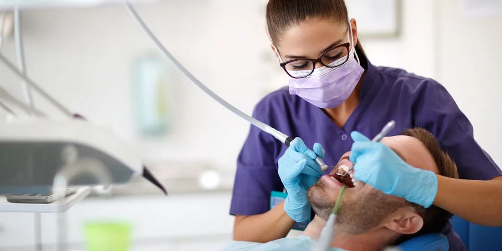 Adiós al torno: cómo es el método con papaya que remueve las caries sin dolor