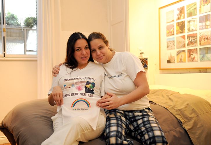 Dos venezolanas se casaron y serán mamás en la Argentina