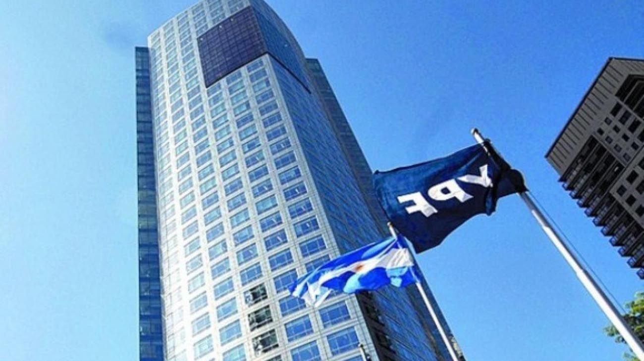 Standard & Poor’s mejoró la calificación de YPF luego del canje de deuda exitoso