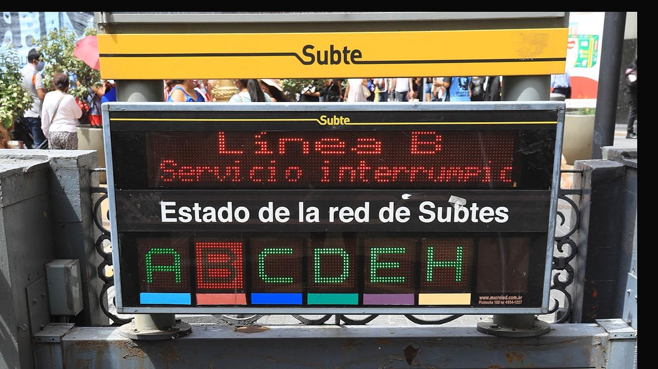Metrodelegados acusan a Metrovías de “poner en riesgo la salud de los usuarios”