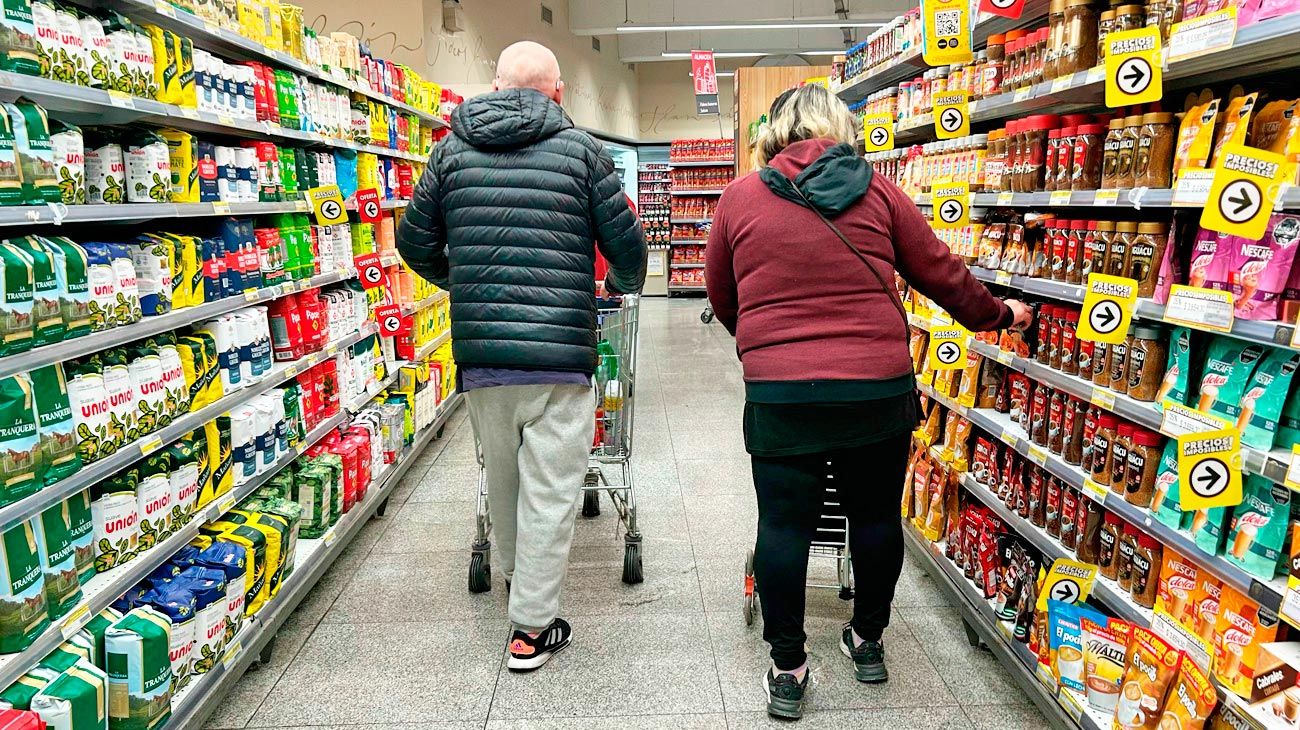 Por los aumentos del Gobierno de los servicios públicos, Milei incumplió su promesa con la inflación