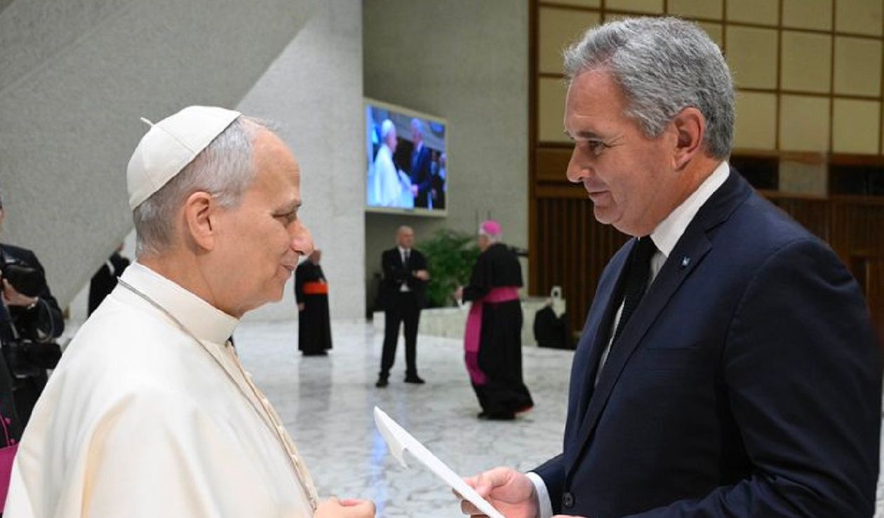 Javier Milei invitó al papa León XIV a visitar la Argentina