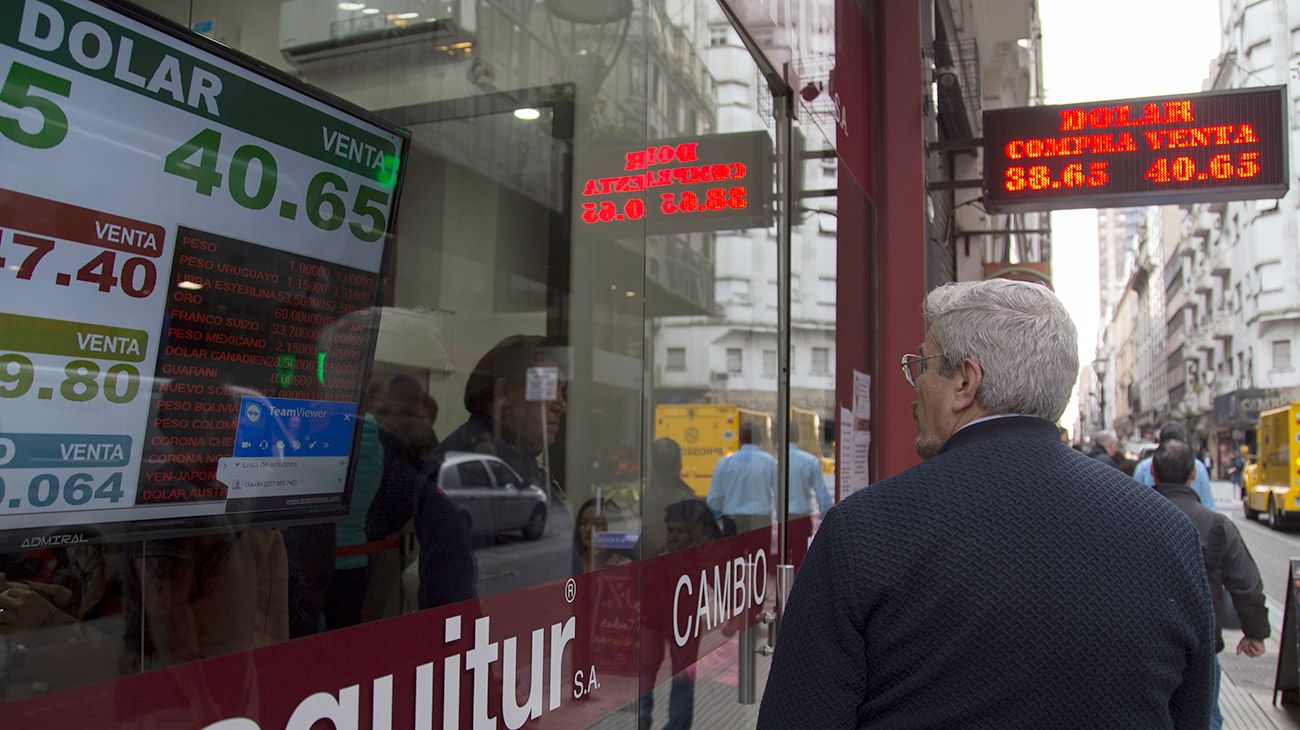 El dólar sigue trepando por encima de los $40