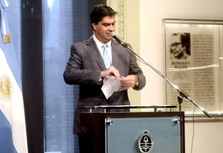 Video | Capitanich rompió un diario Clarín en vivo