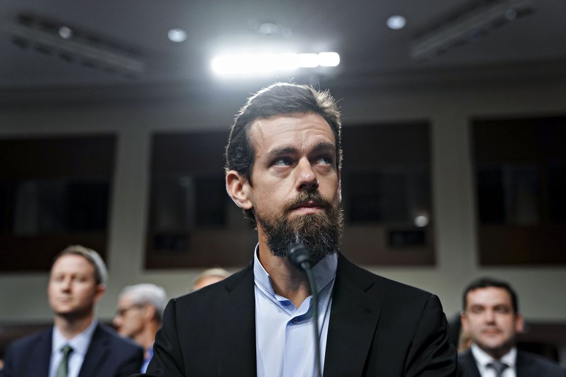 Las acciones de Twitter caen mientras su CEO testifica en el Senado