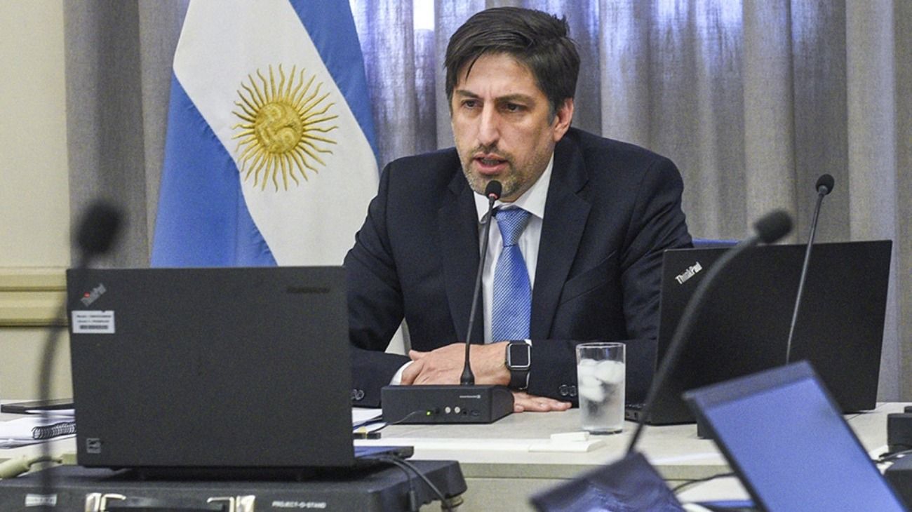 Trotta: "No es momento de volver a la escuela, pero sí de educar a distancia"