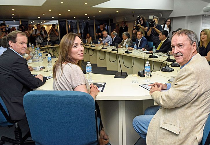 Vidal evalúa dar un aumento por decreto si no hay acuerdo