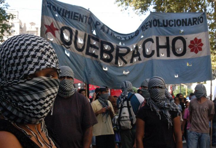 Quebracho realiza un escrache frente a un supermercado Coto