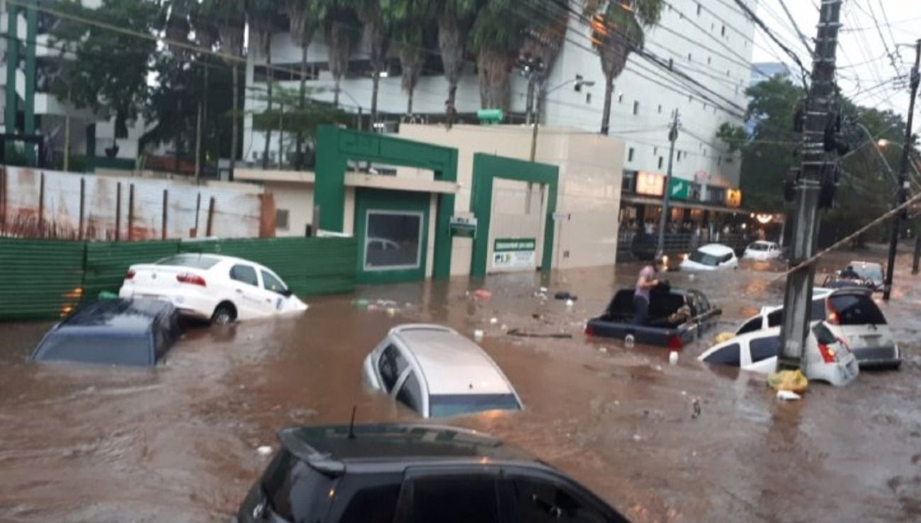 Inundaciones en Asunción: más de 40 mil evacuados por el desborde del Río Paraguay