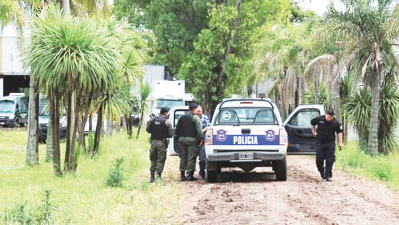 Falsos policías matan a cuatro rottweilers, toman rehenes y roban un millón de pesos