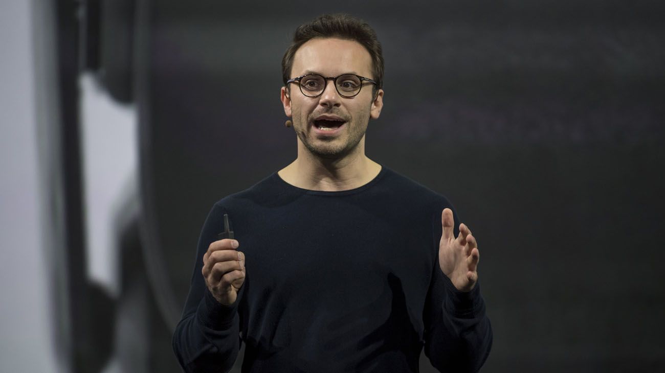 Brendan Iribe de Oculus se suma a fundadores que dejan Facebook