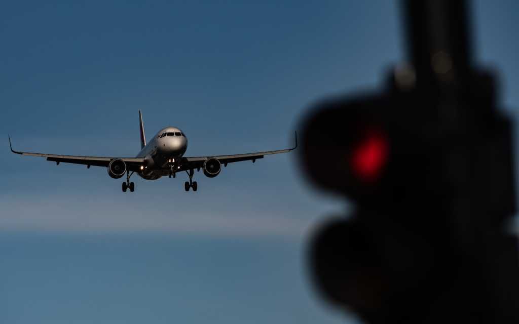 Mientras otros gremios acuerdan, los controladores aéreos anunciaron medidas de fuerza
