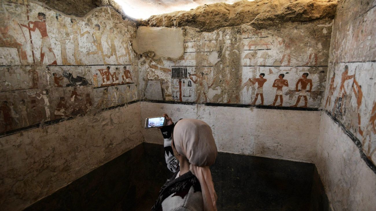 Qué contiene la tumba de 4.400 años de antigüedad hallada en Egipto