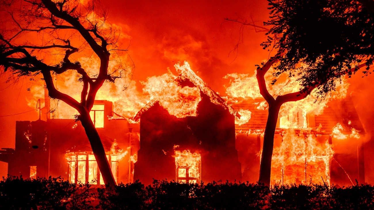 Así es la crisis sin precedentes que enfrenta California por incendios y sequía histórica